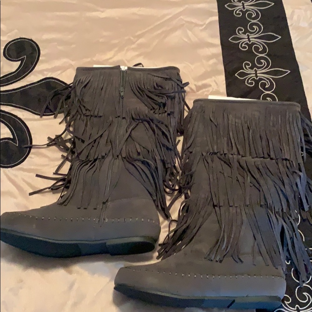 Boots - Picture 2 of 3
